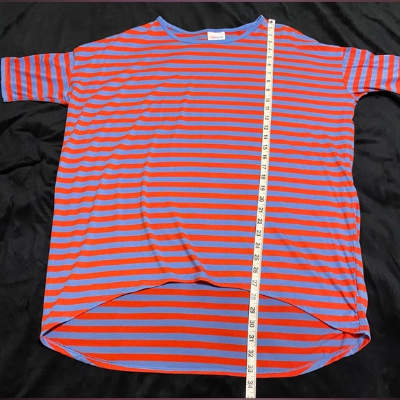 LuLaRoe Tops - OVERSIZED MEDIUM NWT C PICS CLOSET CLEAR OUT ON ALL LULAROE MAKE AN OFFER BUNDLE